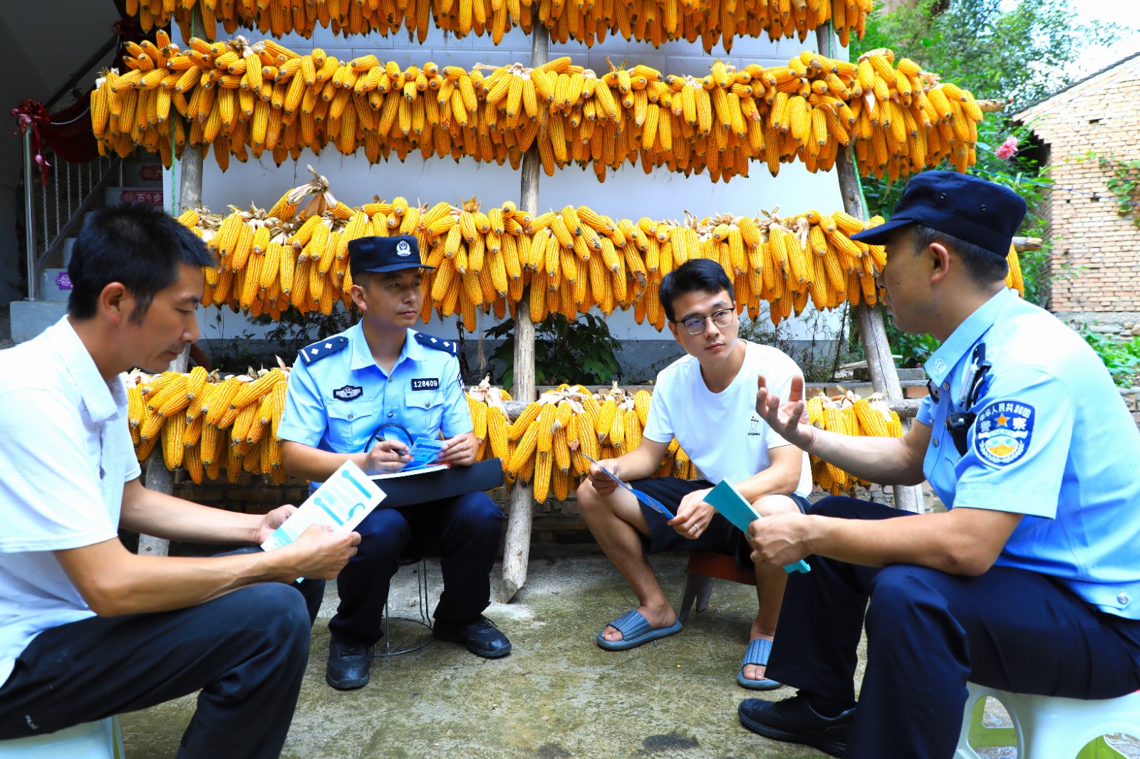 （WAQEY，配图）绘就平安和谐的秋日画(43764183)-20250919164041