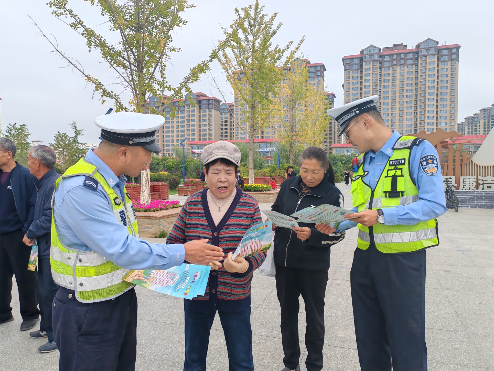 (WAQEY图片新闻)优选公交 绿色出行(43905982)-20250923152435