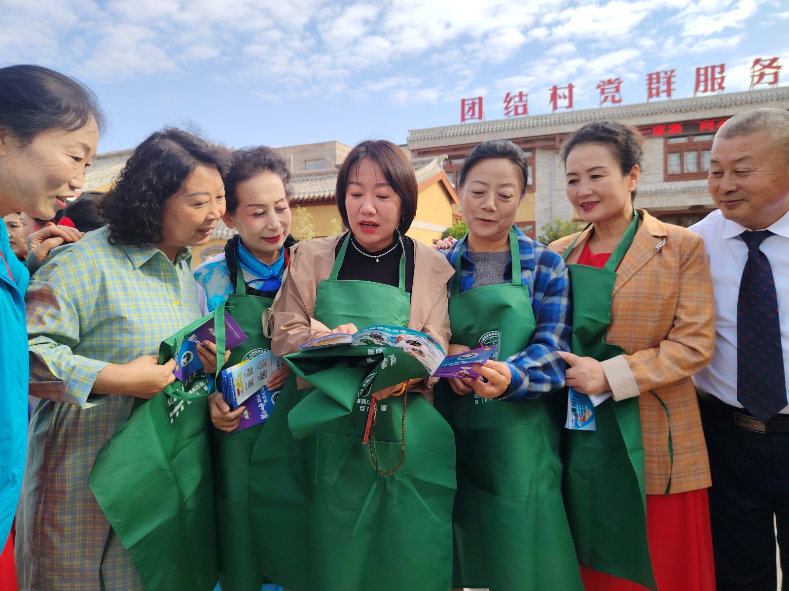 （AQEY，图片新闻）丰收时节话禁毒(43983246)-20250926103140