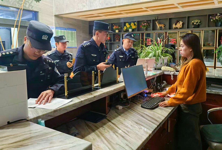 （AQEY图片新闻）舟曲公安多线发力清隐(44032367)-20250928115151