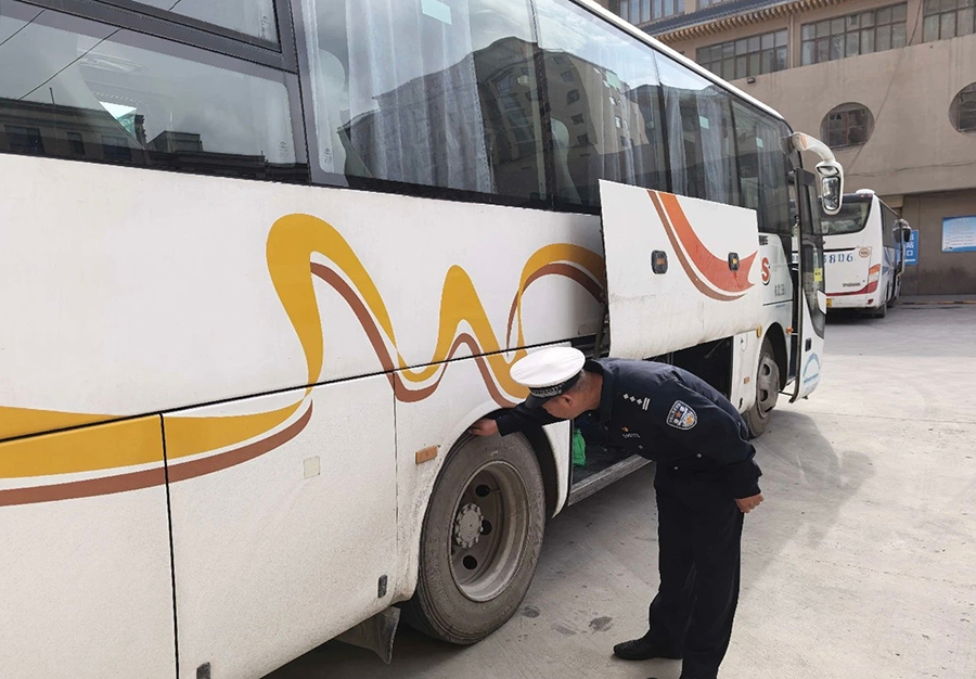 （WAqEY九色甘南）夏河公安开展国庆、(44031579)-20250928120400