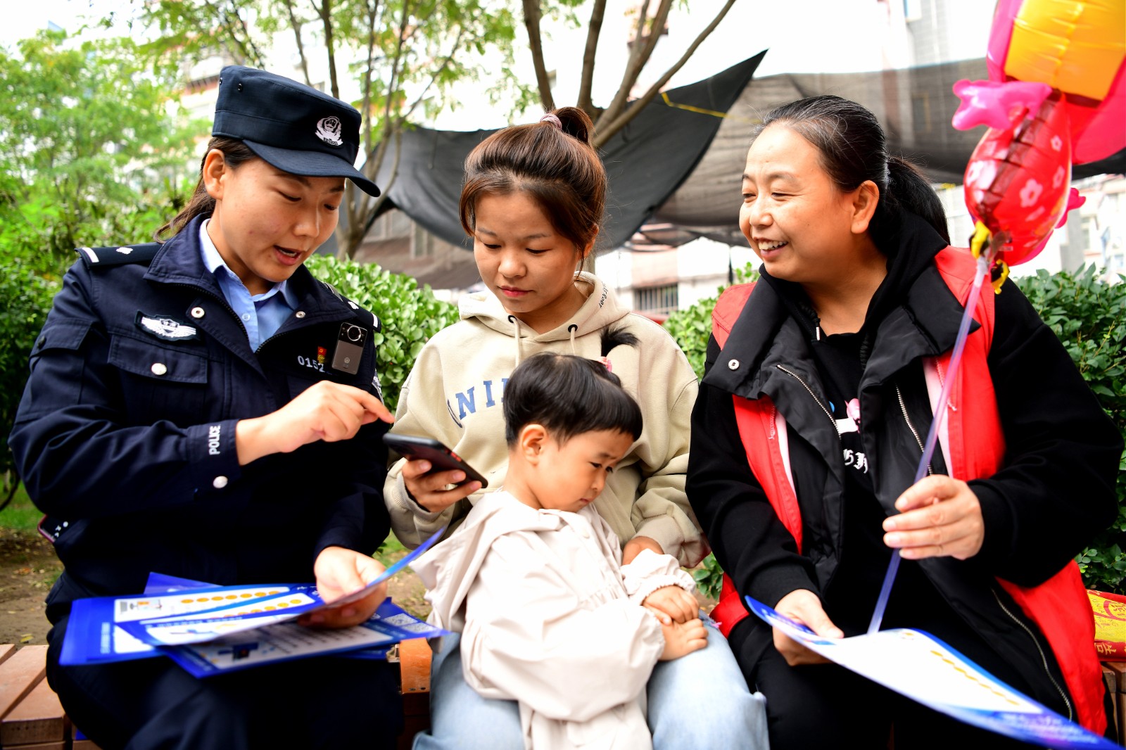 （wAQEY，图片新闻）反诈宣传进社区(44043824)-20250928173346