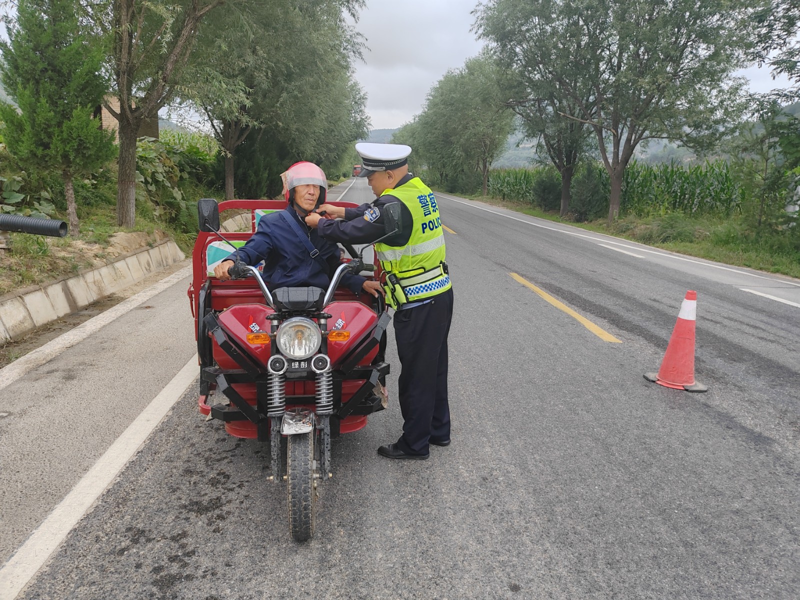 （wAQEY配图）华池县织密交通安全防护(43988451)-20250928175143