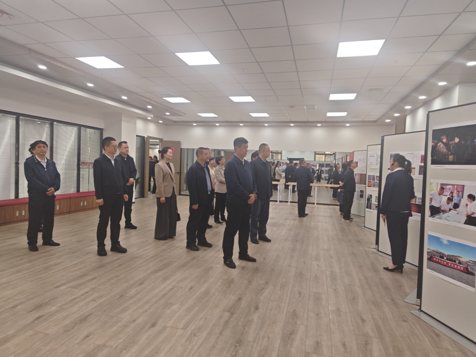 （AQＹE  配图３）法治护航 军魂永驻(44045864)-20250929144105