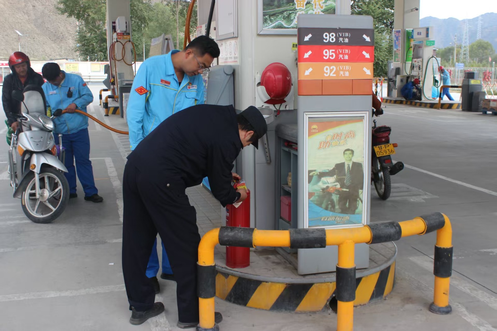 (WAQEY图片新闻)夏河公安开展安全检(44053051)-20250929152953 (WAQEY图片新闻)夏河公安开展安全检(44053051)-20250929152953