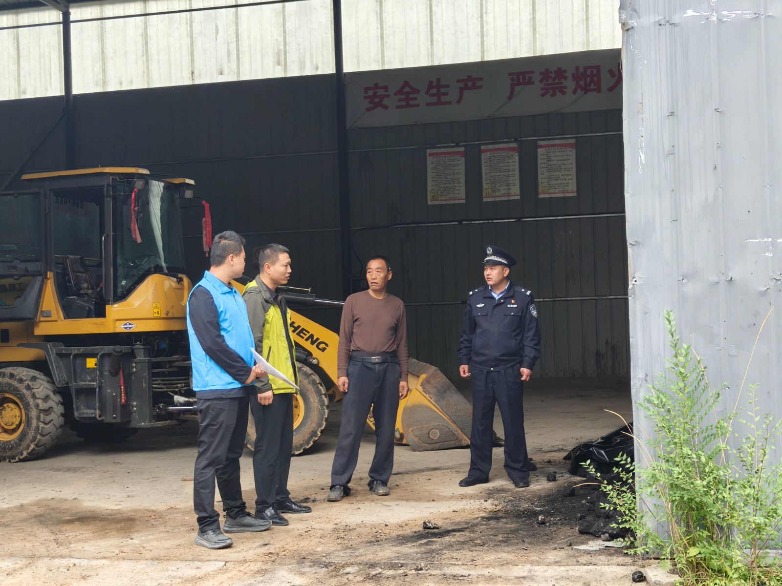 (wAQEＹ图片新闻)平安不放假  守护(44102374)-20250930150831