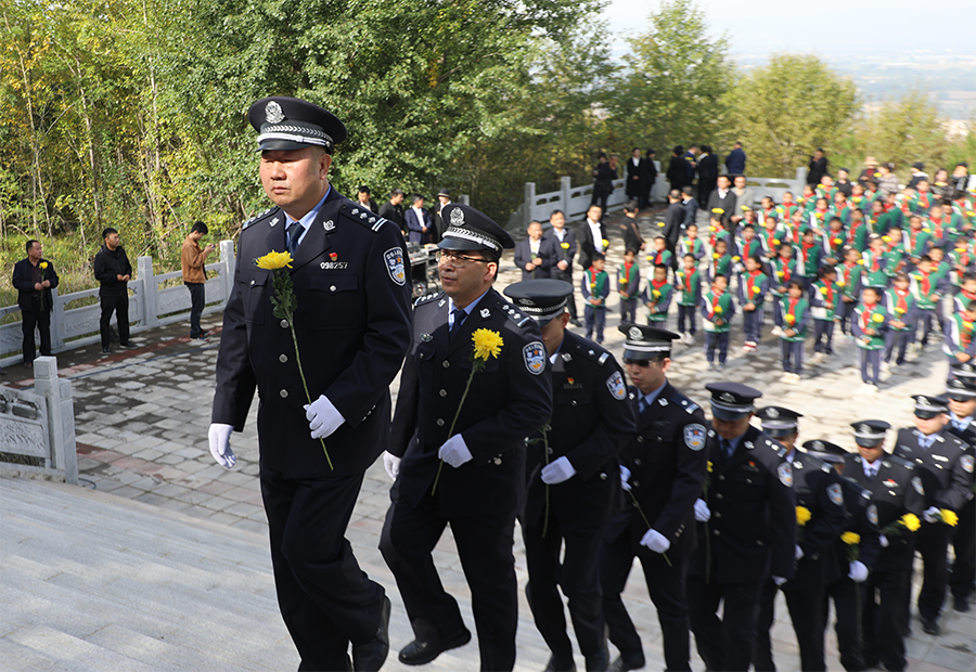 （WAQEY图片新闻）传承烈士遗志  赓(44103643)-20250930164132