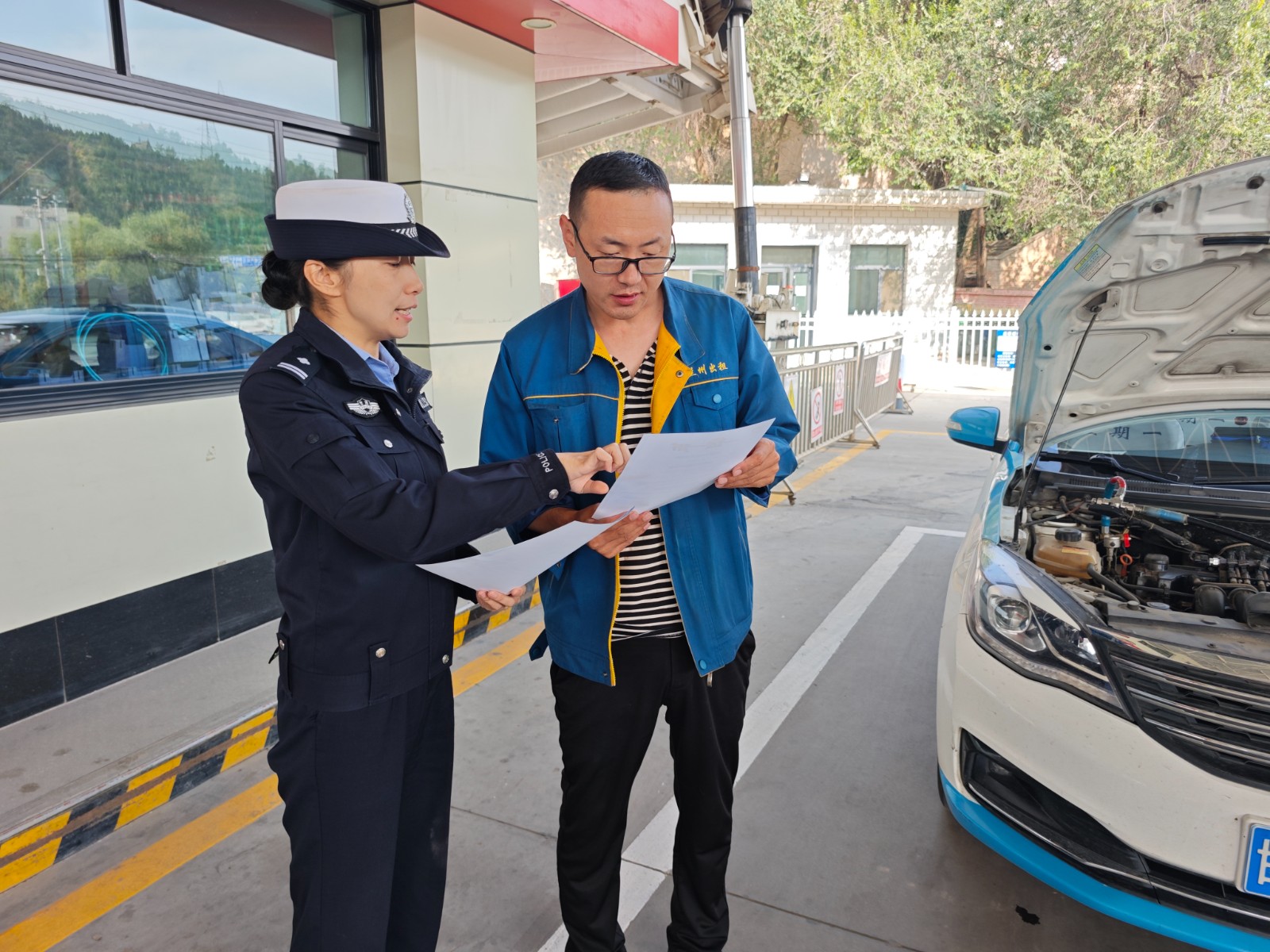 (wAqEY图片新闻)加油站里话安全(44163899)-20251011103729