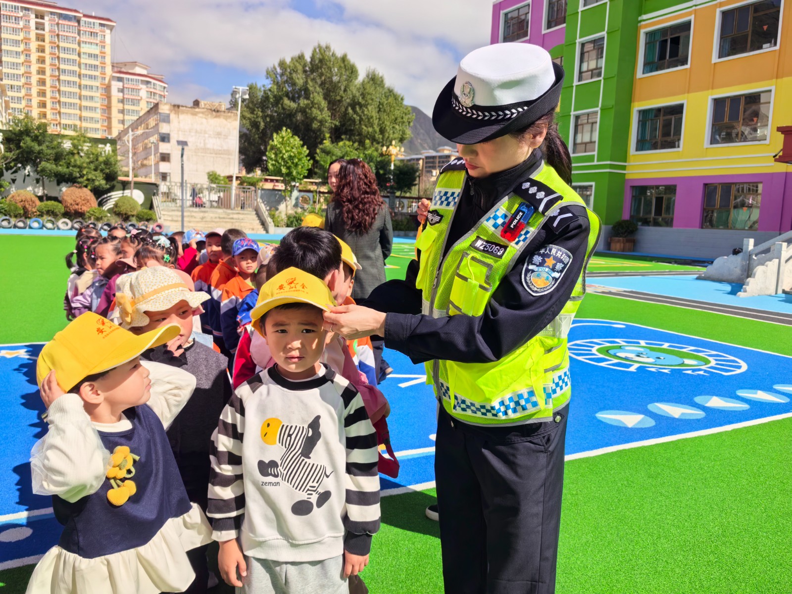 （WAqEＹ图片新闻）交警进校园 携手护(44173199)-20251011144324