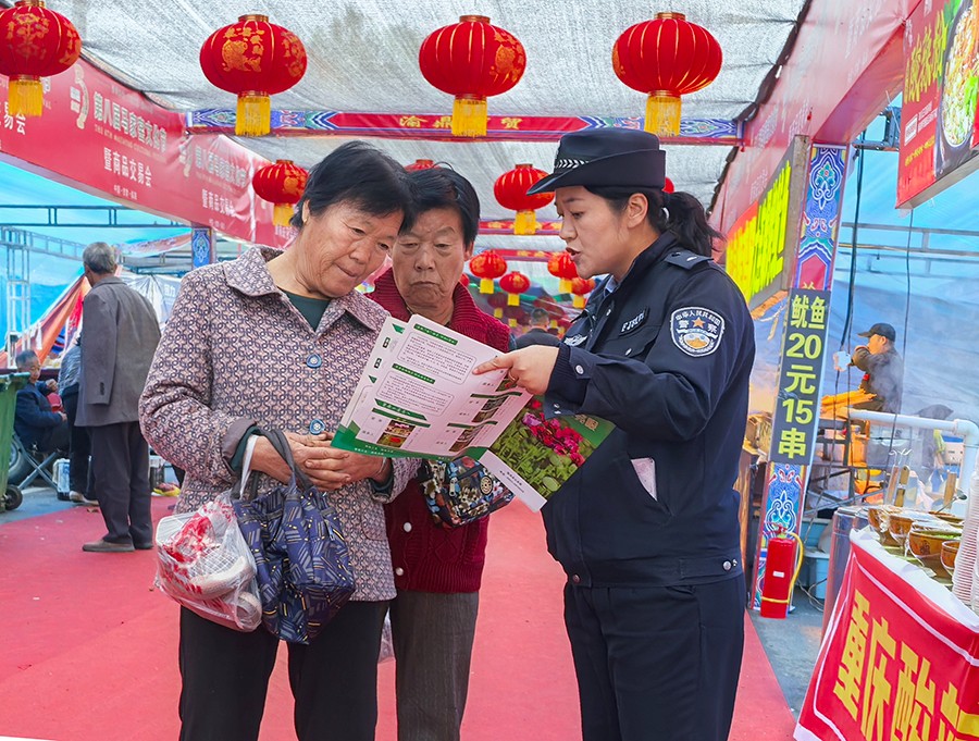 （AqEＹ图片新闻）禁毒宣传不打烊(44173057)-20251011145624