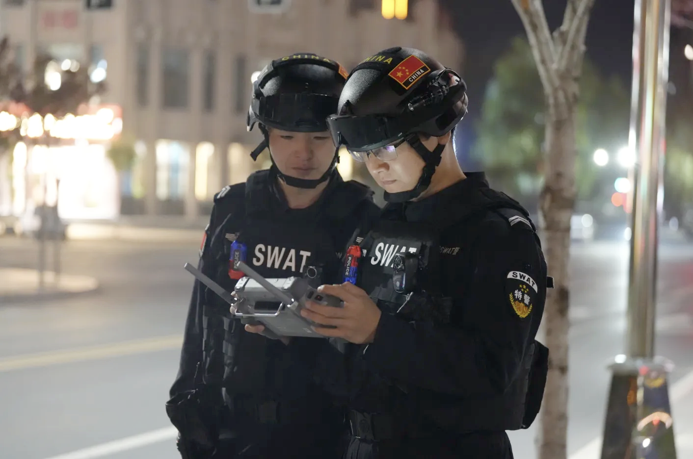 （AqEY，配图1）警灯，在“亥时守护”(44166586)-20251011163442