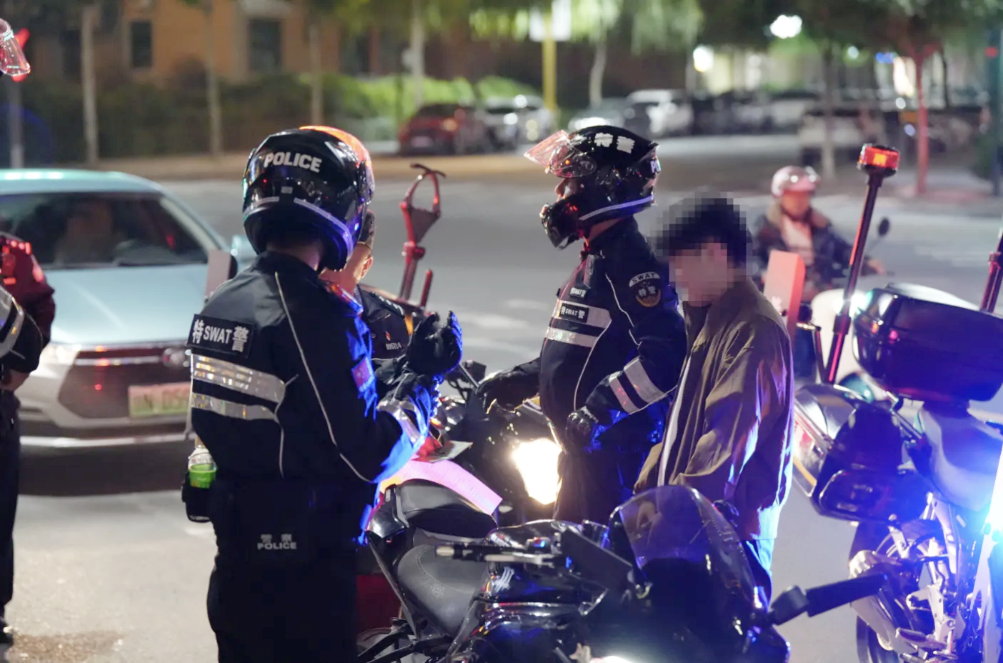 （WAqEY，配图2）警灯，在“亥时守护(44166598)-20251011164610