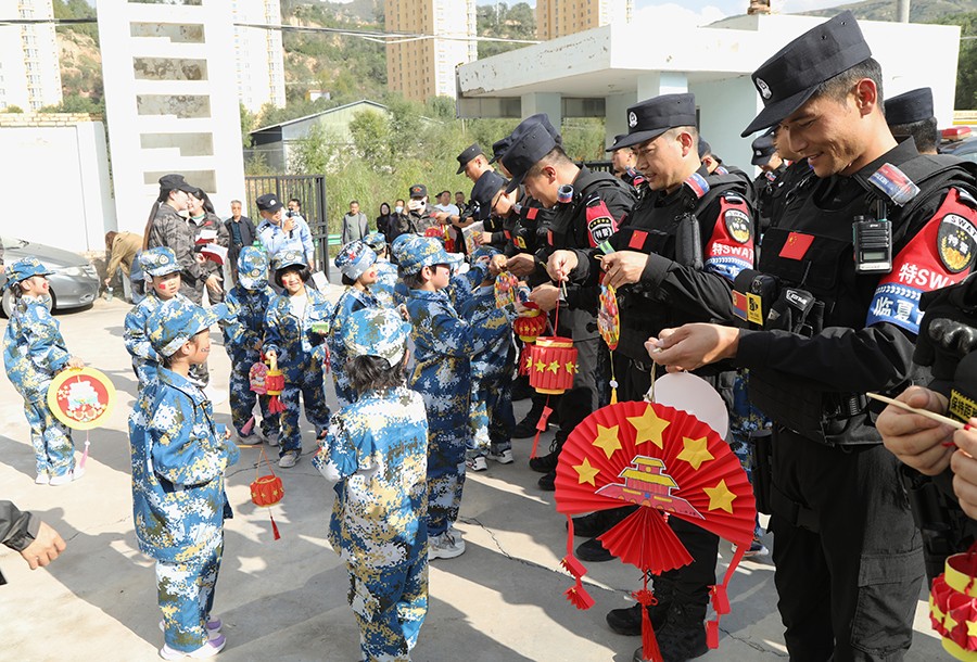 （AqEＹ配图1）让孩子沉浸式体验特警训(44138922)-20251011170747