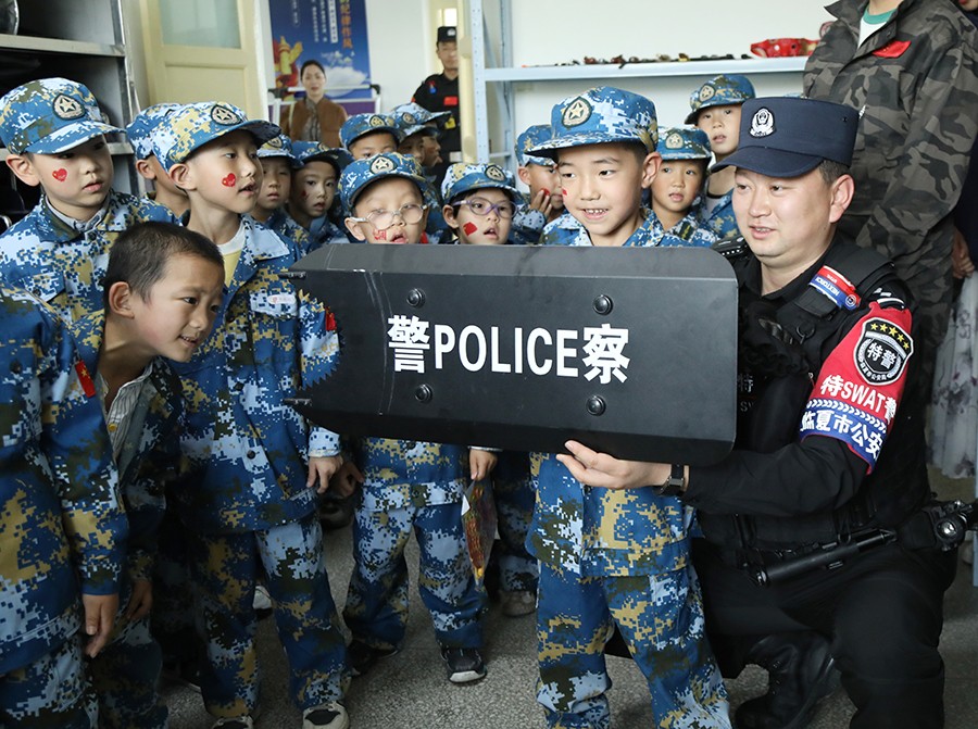（AqEＹ配图2）让孩子沉浸式体验特警训(44138928)-20251011171650