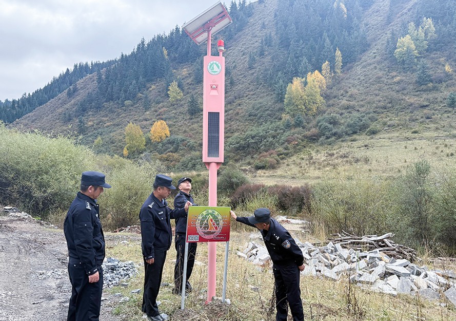 （WAqEＹ图片新闻）夏河公安开展森林草(44179021)-20251013152637