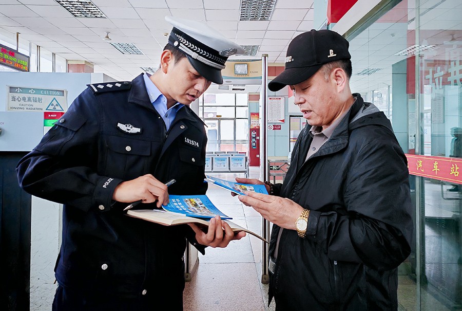 (WAqEY图片新闻)合作公安交警开展交(44178929)-20251013153117 (WAqEY图片新闻)合作公安交警开展交(44178929)-20251013153117