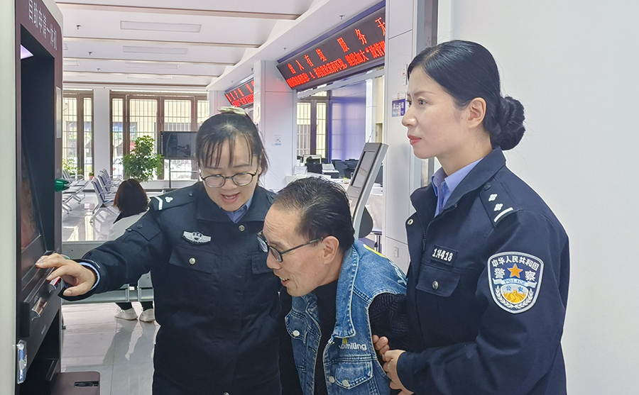 (WAqEY图片新闻)出入有境  服务无(44193305)-20251013154111 (WAqEY图片新闻)出入有境  服务无(44193305)-20251013154111