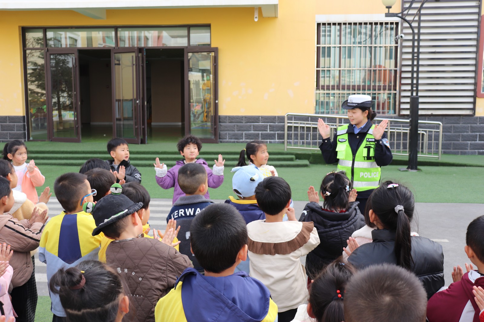 （wQYE 定西频道）交通安全与你“童”(44251192)-20251015205738