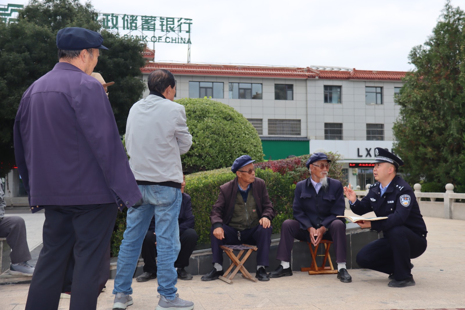 (AqEY图片新闻)反诈宣传进村社(44246469)-20251015212103 (AqEY图片新闻)反诈宣传进村社(44246469)-20251015212103