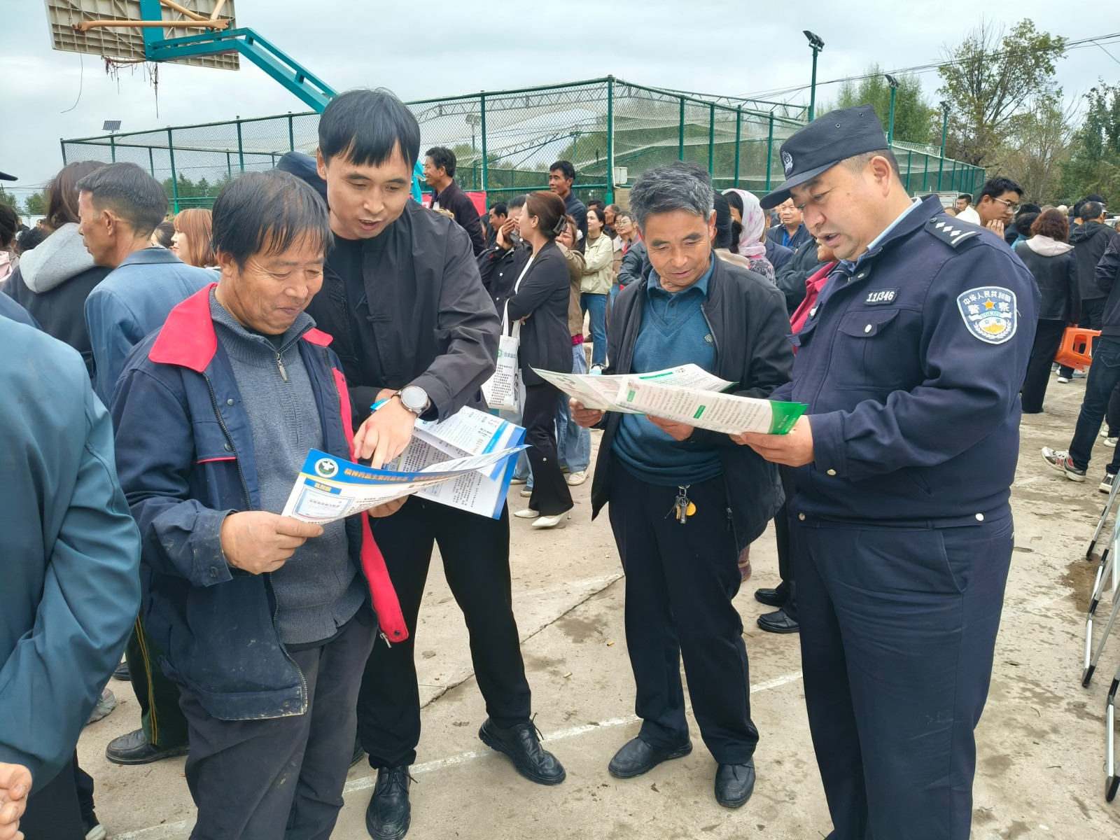 (WAqEY图片新闻)文化下乡到基层 禁(44247567)-20251016103332