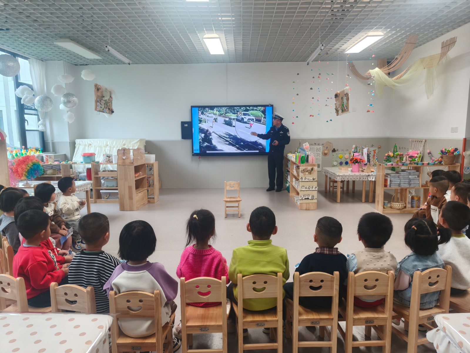 (WAqEY图片新闻)筑牢校园安全堡垒 (44235128)-20251016104011 (WAqEY图片新闻)筑牢校园安全堡垒 (44235128)-20251016104011