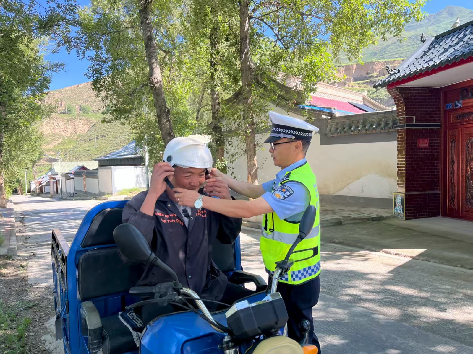 (WAqEY图片新闻)临潭公安_ 筑牢出(44224470)-20251016104712 (WAqEY图片新闻)临潭公安_ 筑牢出(44224470)-20251016104712