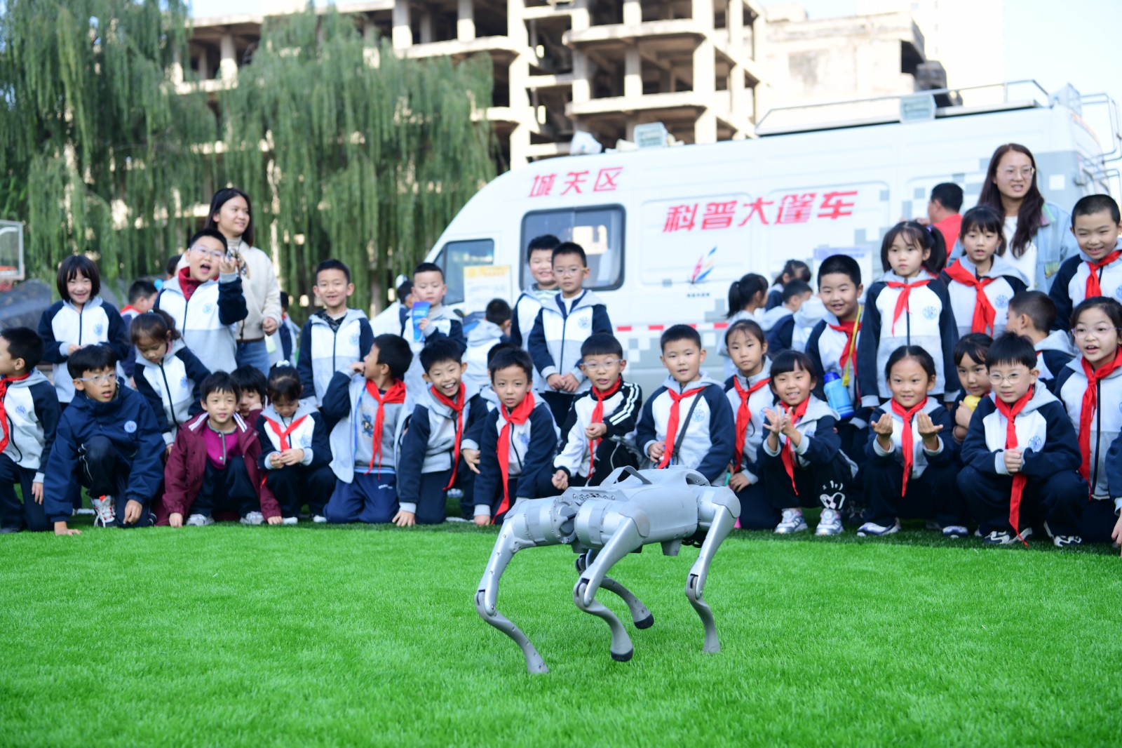 第二届“未来少年”信息科技节成功举办