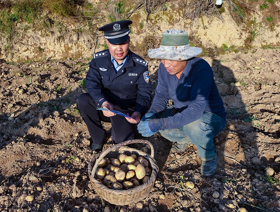 (WAqEY,图片新闻)携手共建农村无毒(44305043)-20251017174506 (WAqEY,图片新闻)携手共建农村无毒(44305043)-20251017174506