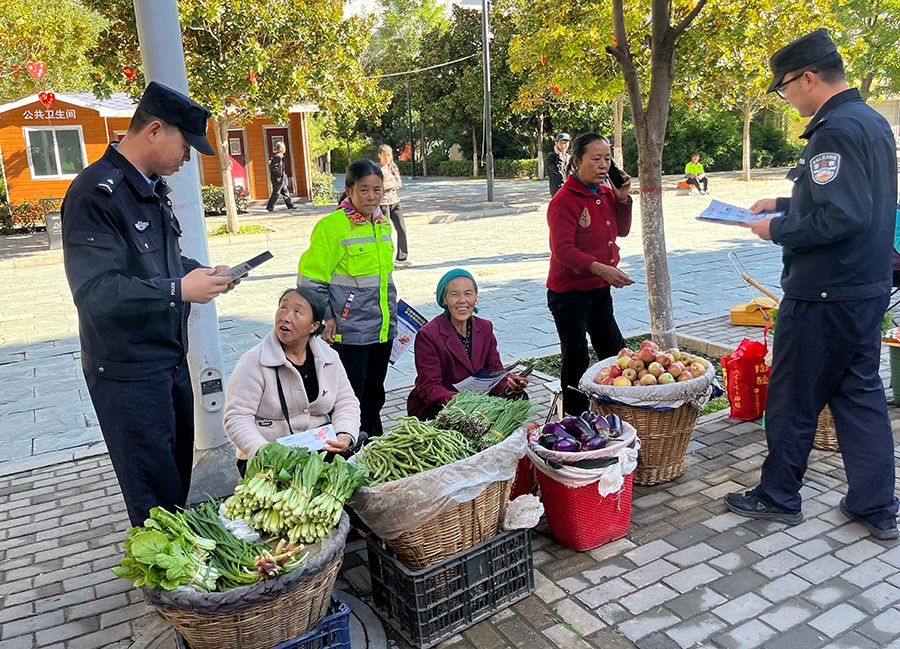 （wAEqY图片新闻）舟曲公安反诈宣传进(44305638)-20251020101439