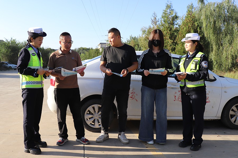 (WAQEY图片新闻)陇西公安交通安全宣(44461699)-20251027170042
