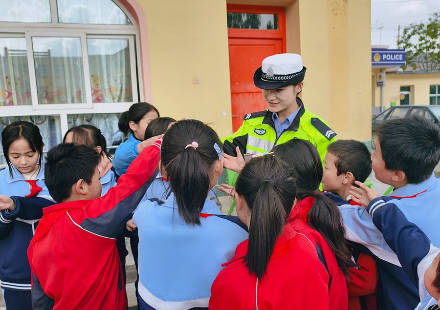 (WAqEY,图片新闻)知危险会避险 安(44499584)-20251029165929 (WAqEY,图片新闻)知危险会避险 安(44499584)-20251029165929