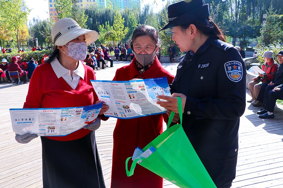 （wAqEY，图片新闻）情暖重阳 安全同(44553558)-20251030114342