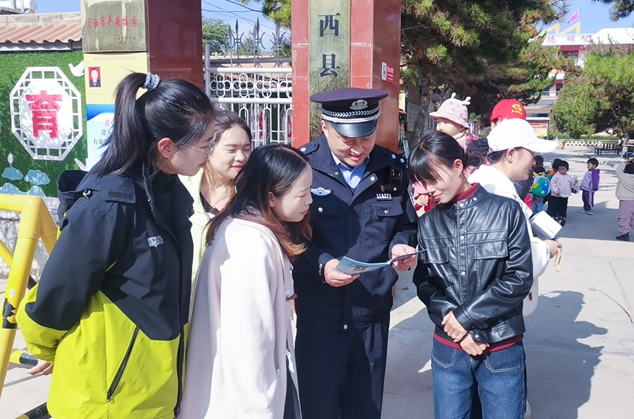 （wAqEY图片新闻）筑牢校园周边安全防(44557737)-20251030114844