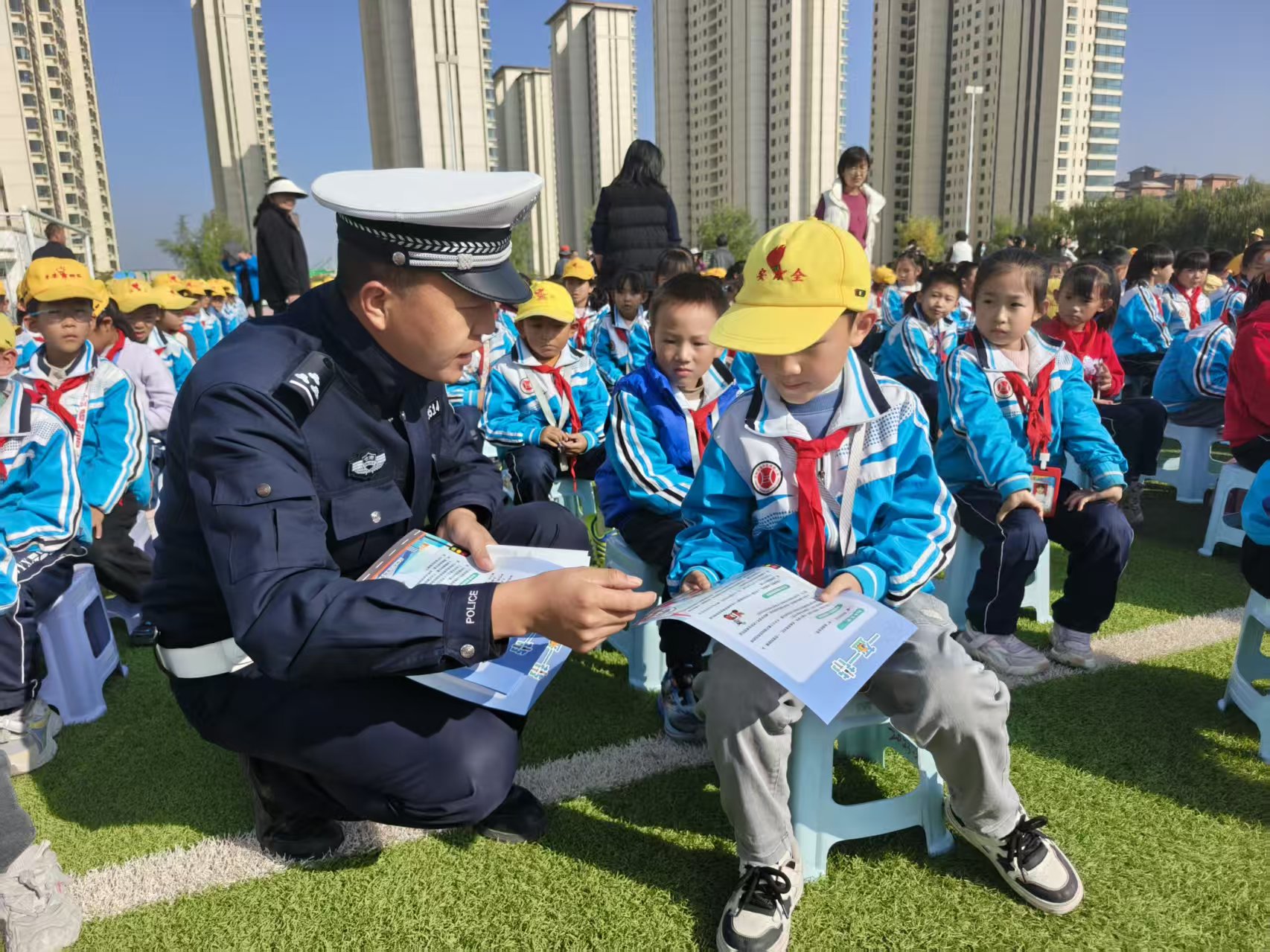 （wAqEY，图片新闻）平安童行 守护成(44592259)-20251031145125