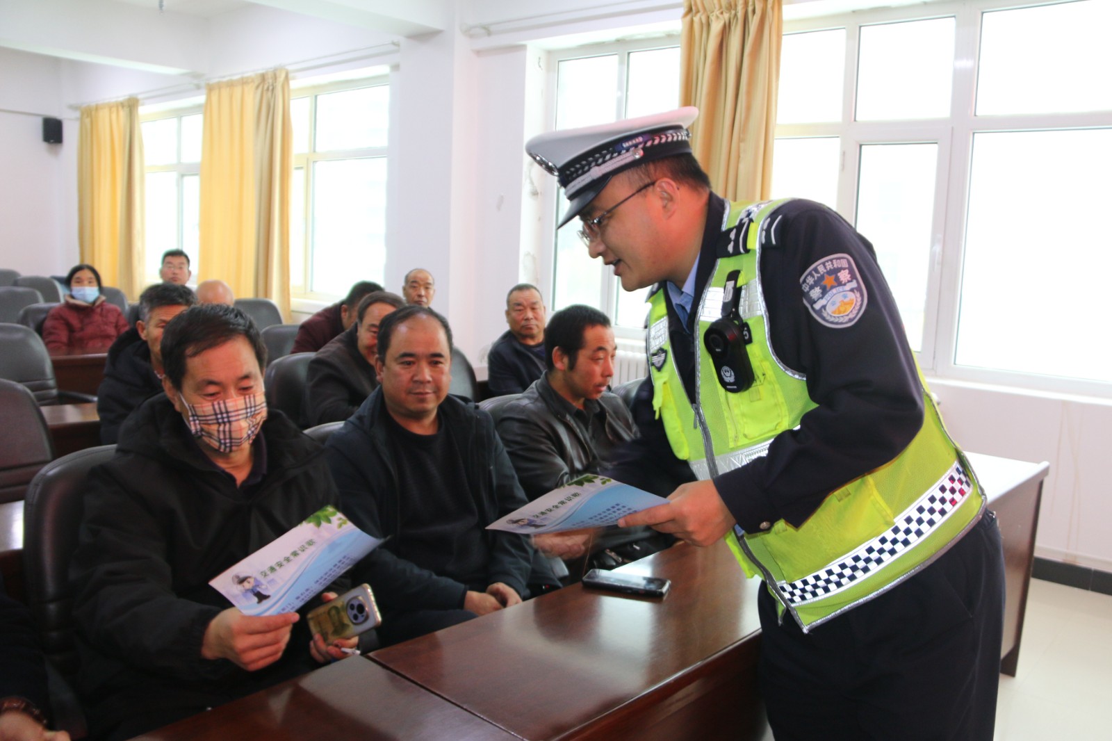 （wEY，图片新闻）通渭公安交警开展交通(44626877)-20251031154802