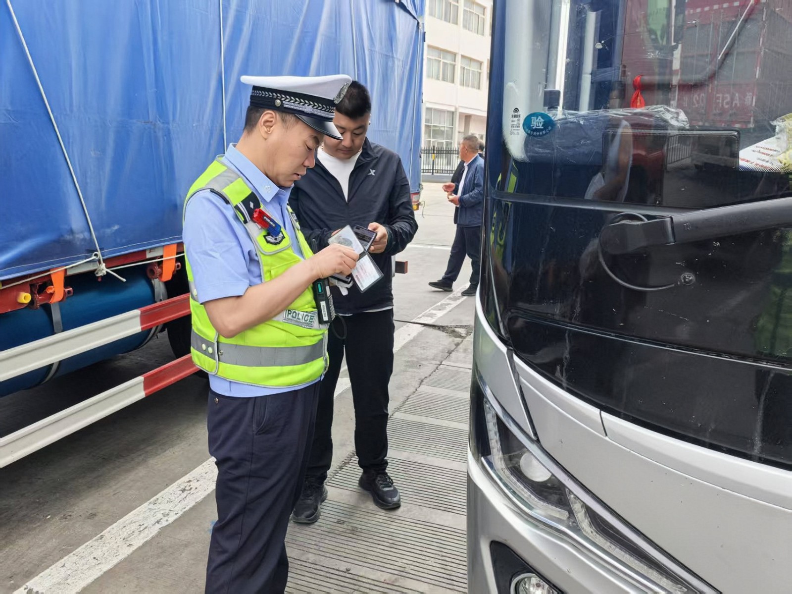 (wAQEY 附推荐函 配图2)忠诚守(44846178)-20251113102919 (wAQEY 附推荐函 配图2)忠诚守(44846178)-20251113102919