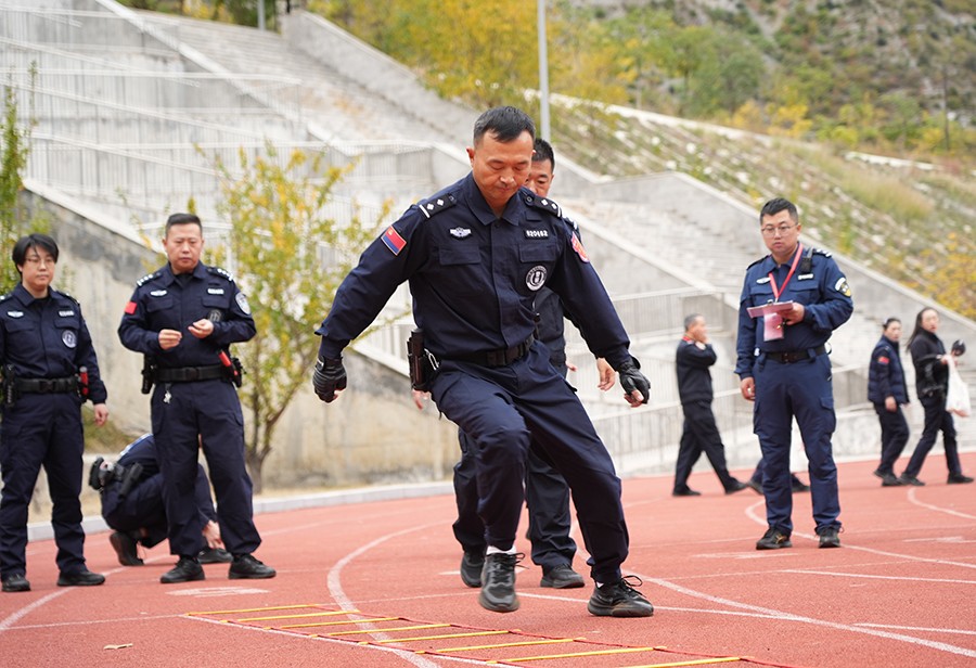 (qYE 第305期法院风采,头题,配(44838440)-20251114102713 (qYE 第305期法院风采,头题,配(44838440)-20251114102713